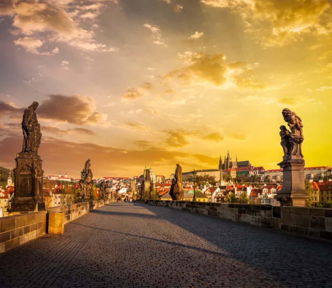 Doprovod pro našeho klienta CIZINCE - (nutná komunikativní AJ), hledáme doprovod  Praha na 7.6.2025