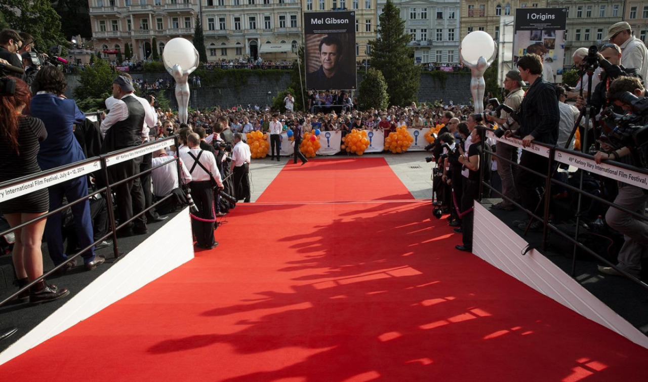   JIŽ DNES - MFFKV -  5.7.2025 od 22:00 -Doprovod pro našeho klienta hledáme na jednu společneskou akci Karlovy Vary 