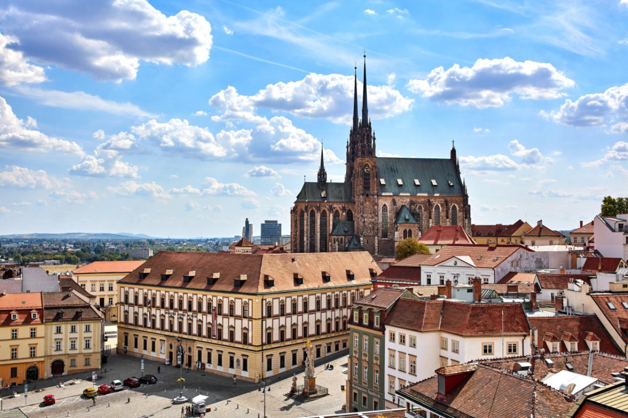Doprovod pro našeho nového klienta hledáme doprovod v Brně,   23-24.8.2025  klient nabízí velmi motivační honorář!!!