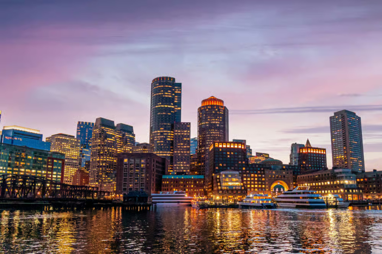 Doprovod pro našeho  dalšího nového klienta - (nutná komunikativní AJ), hledáme doprovod v Boston USA -pouze pro ty dívky co mají platné jestě ESTA, nebo projdou prověrkou imigračního.  Listopadu v Boston v USA