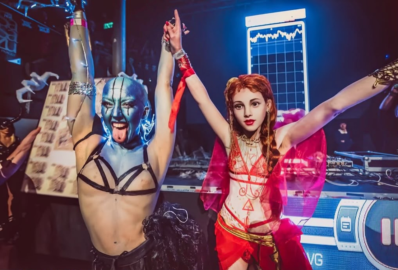Doprovod pro našeho klienta CIZINCE - (nutná komunikativní AJ), hledáme doprovod na  V.I.P. Halloween párty 30.10.2026 od 20:00
